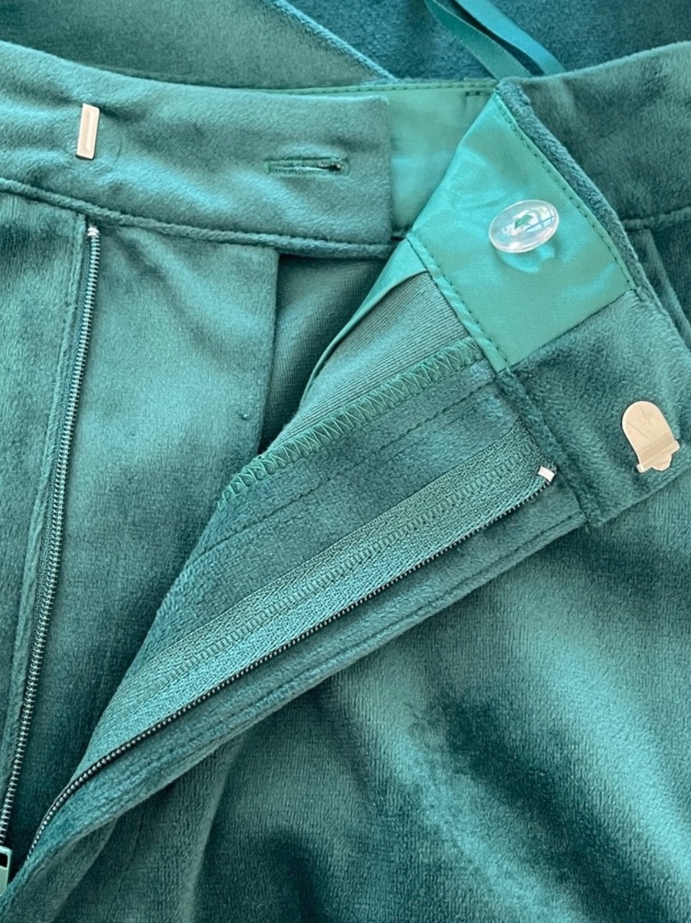 Avec Les Filles Green Suede with Satin Stripe Straight Leg Pants NWOT Size 8 - Picture 9 of 9